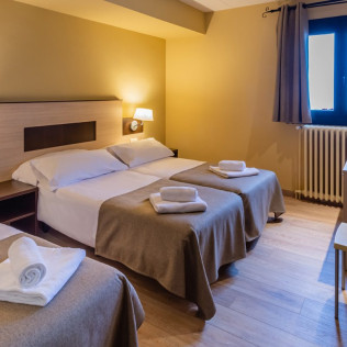 Escapada con Desayuno en Hotel Port 1730 (Port del Comte, Lleida)