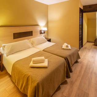 Escapada con Desayuno en Hotel Port 1730 (Port del Comte, Lleida)
