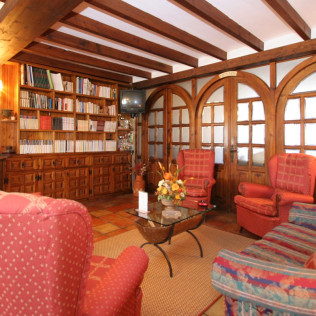 Escapada de 2 Noches con Bañera de Hidromasaje en Casa Rural Posada El Solar 3* (Galizano, Cantabria) 