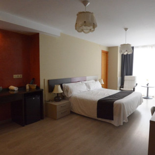 Escapada de 2 Noches en Habitación Superior con Desayuno en Posada Guadalupe (Monroyo, Teruel)