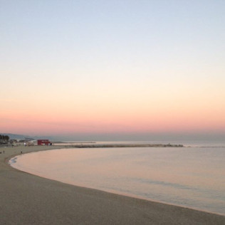 Puesta de Sol Romántica en Velero Privado y Cena para dos (Barcelona)