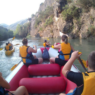 Rafting en el Cañón de Almadenes con Visita a 2 Cuevas: los Monigotes y la Nutria (Calasparra, Murcia)