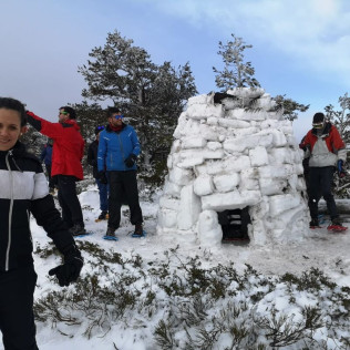 Ruta con Raquetas de Nieve, Construcción de Iglús y Trineo en Sierra Nevada (Granada)