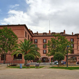 Mesa para dos: Comida o Cena para dos personas en Parador de Calahorra (La Rioja)