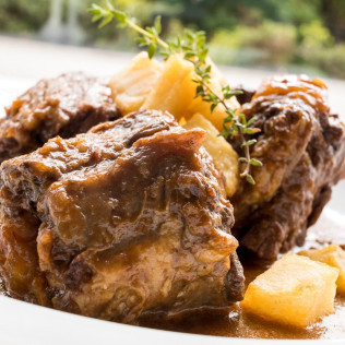 Mesa para dos: Comida o Cena para dos personas en Parador de Córdoba (Córdoba)