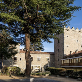 Mesa para dos: Comida o Cena para dos personas en Parador de Ávila (Ávila)