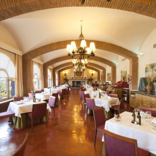 Mesa para dos: Comida o Cena para dos personas en Parador de Benavente (Zamora)
