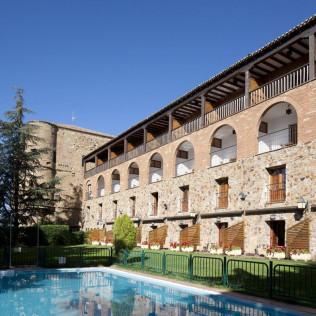 Mesa para dos: Comida o Cena para dos personas en Parador de Benavente (Zamora)