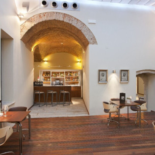 Mesa para dos: Comida o Cena para dos personas en Parador de Cáceres (Cáceres)
