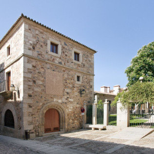 Mesa para dos: Comida o Cena para dos personas en Parador de Cáceres (Cáceres)