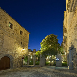 Mesa para dos: Comida o Cena para dos personas en Parador de Cáceres (Cáceres)