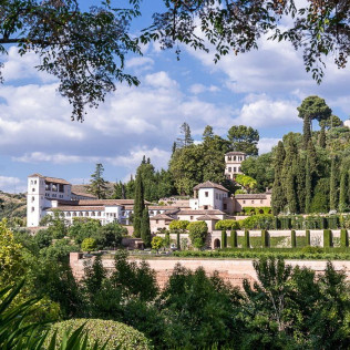Mesa para dos: Comida o Cena para dos personas en Parador de Granada (Granada)