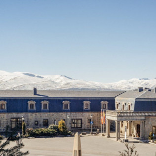 Mesa para dos: Comida o Cena para dos personas en Parador de Gredos (Ávila)