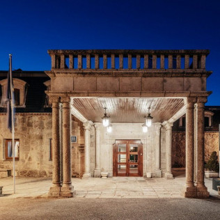 Mesa para dos: Comida o Cena para dos personas en Parador de Gredos (Ávila)