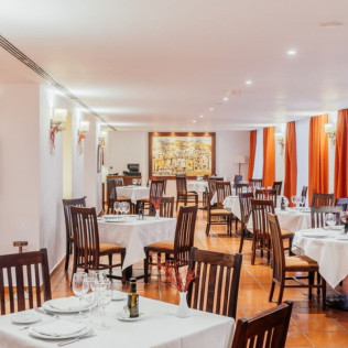 Mesa para dos: Comida o Cena para dos personas en Parador de Manzanares (Ciudad Real)