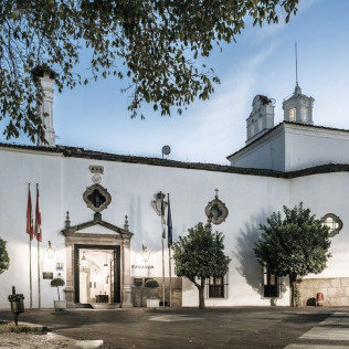 Mesa para dos: Comida o Cena para dos personas en Parador de Mérida (Badajoz)