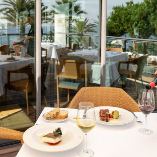 Mesa para dos: Comida o Cena para dos personas en Parador de Mojácar (Almería)
