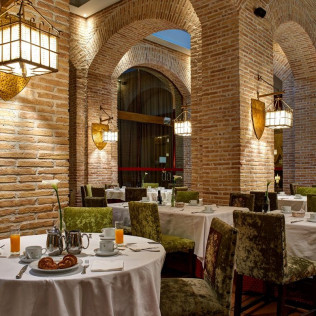 Mesa para dos: Comida o Cena para dos personas en Parador de Olite (Navarra)