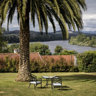 Mesa para dos: Comida o Cena para dos personas en Parador de Tui (Pontevedra)