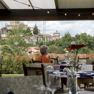 Mesa para dos: Comida o Cena para dos personas en Parador de Tui (Pontevedra)