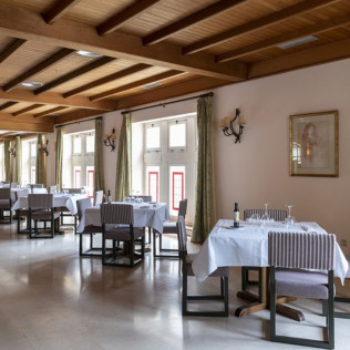 Mesa para dos: Comida o Cena para dos personas en Parador de Vilalba (Lugo)