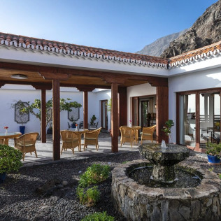 Mesa para dos: Comida o Cena para dos personas en Parador de El Hierro (Santa Cruz de Tenerife)