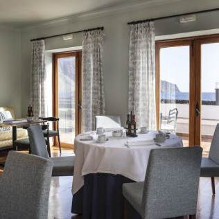 Mesa para dos: Comida o Cena para dos personas en Parador de El Hierro (Santa Cruz de Tenerife)