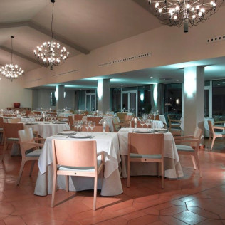 Mesa para dos: Comida o Cena para dos personas en Parador de Málaga Golf (Málaga)