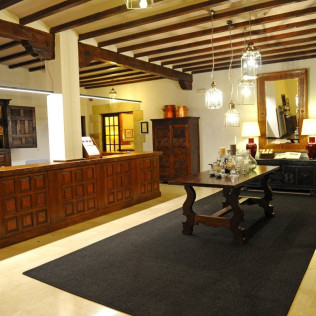 Mesa para dos: Comida o Cena para dos personas en Parador de Santillana del Mar (Cantabria)
