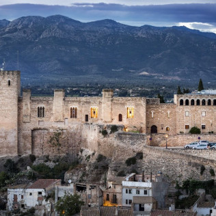 Mesa para dos: Comida o Cena para dos personas en Parador de Tortosa (Tarragona)