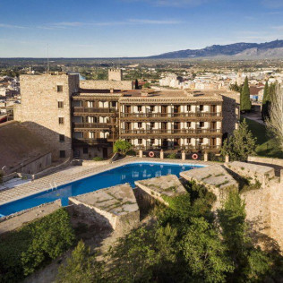 Mesa para dos: Comida o Cena para dos personas en Parador de Tortosa (Tarragona)