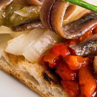 Mesa para dos: Comida o Cena para dos personas en Parador de Vic-Sau (Barcelona)