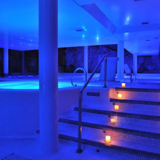 Circuito Spa, Masaje Manual, Comida o Cena en Restaurante Río Deva para dos en Balneario la Hermida 4* (Cantabria)