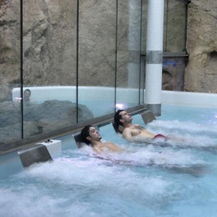 Circuito Spa, Masaje Manual, Comida o Cena en Restaurante Río Deva para dos en Balneario la Hermida 4* (Cantabria)