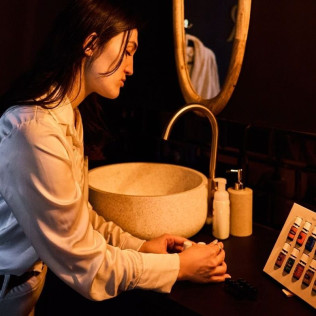 Ritual Full Experience: Diagnóstico Capilar y Facial, Masaje Corporal y Head Spa en Nágar (Madrid)