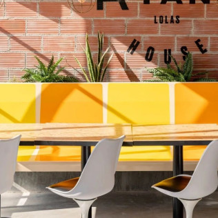 Day Pass con Desayuno en Ryans Lolas 4* (Ibiza)