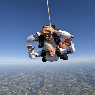 Salto Tándem de 4000 metros con Fotos y Vídeos (Lasclaveries, Francia)