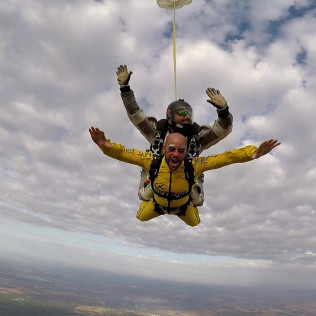 Salto en Paracaídas Tándem PLATINO desde 4.000 metros con Fotos y Vídeo (Sevilla)