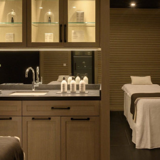Zona de Aguas y Deep Tissue Massage en Seventy Spa del Hotel Seventy Barcelona 4* (Barcelona)
