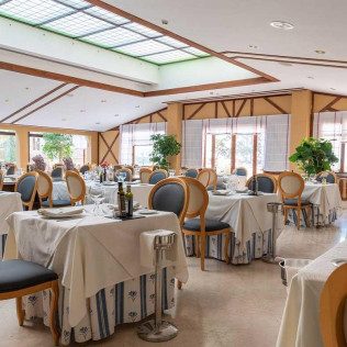 Circuito Spa Aquatonic y Comida o Cena en Hotel Termes de Montbrió 4* (Tarragona)