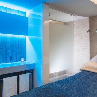 Circuito Spa Mare Nostrum, Masaje Relajante y Comida o Cena en Sallés Hotel Pere IV 4* (Barcelona)