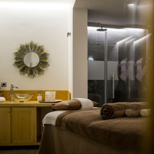 Masaje y Piscina Dinámica con Cava y Bombones para dos en Spa Centro Nature Urban (Jaén) 