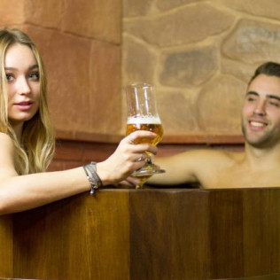 Circuito Spa de Cerveza y Masaje para dos en Beer Spa (Tarragona)
