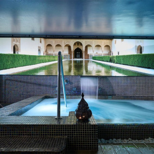 Circuito Termal y Masaje para dos en Gran Hotel Luna de Granada 4* (Granada)