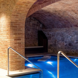 Zona de Aguas y Deep Tissue Massage en Spa Siargao del Hotel 1898 4* (Barcelona)