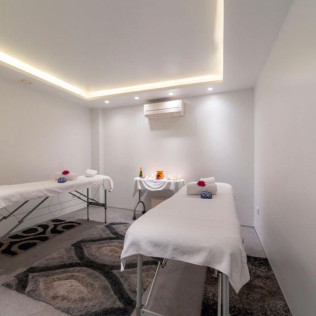 Circuito Spa, Masaje y Cava para Parejas en Hotel Macià Granada Five Senses (Granada)