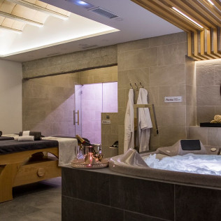 Circuito Spa y Jacuzzi Privado con Cava y Bombones para dos en Centro Nature Urban Spa (Jaén) 