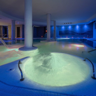 Circuito Spa en Exe Estepona Thalasso Spa 4* con Visita a Bodega Nilva y Cata de Vinos y Tapas para dos (Málaga)