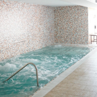 Circuito Spa, Masaje y Desayuno para dos en Hotel La Hacienda 4* (La Pineda, Tarragona)