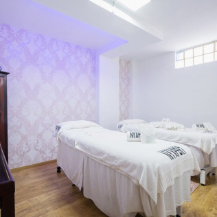 Especial Parejas: Circuito Spa Privado y Masaje Hindú para dos en Spazio Nyxpert Sant Joan Despí Beauty & Spa Urbano (Barcelona)